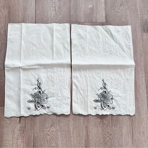 2 PCs Vintage‎ Elegant Off White Tea Towel Embroidered Gray Flower 19” X 13”